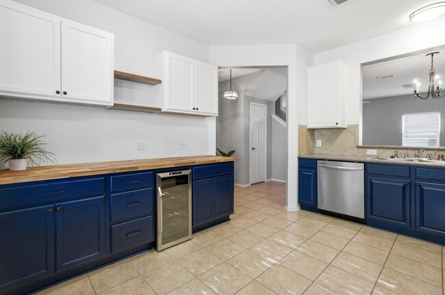 Building Photo - 29702 Sullivan Oaks Dr