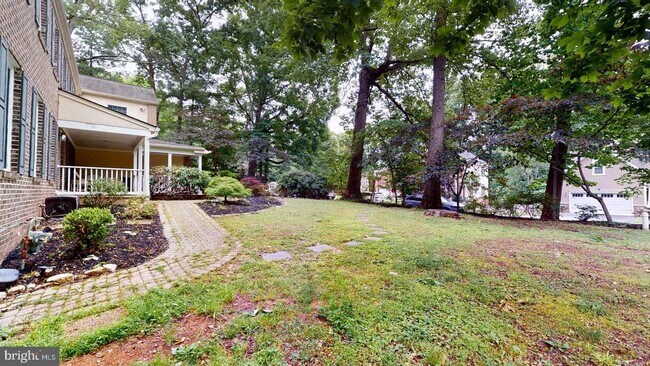 Building Photo - 5803 Hall St