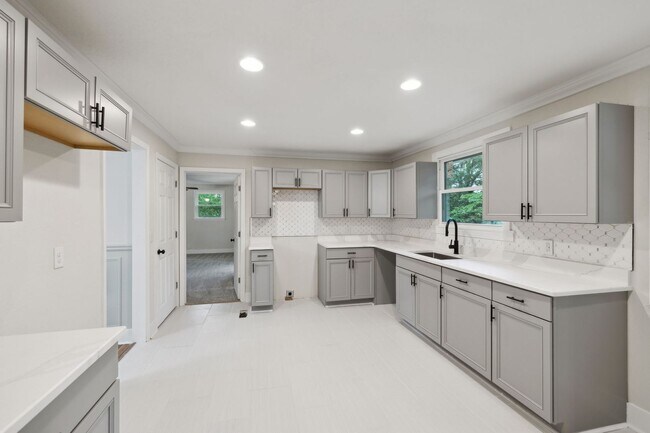 Building Photo - 909 Plateau Pkwy