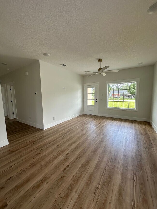 Building Photo - 3 Bed 2 Bath New Construction Home