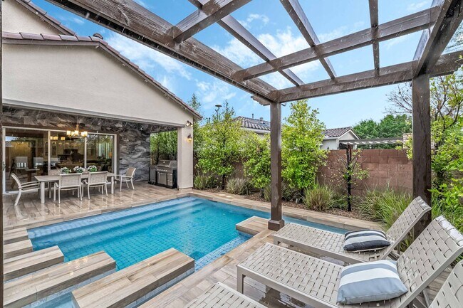 Building Photo - LUXURIOUS FUNISHED HOME IN INSPIRADA!