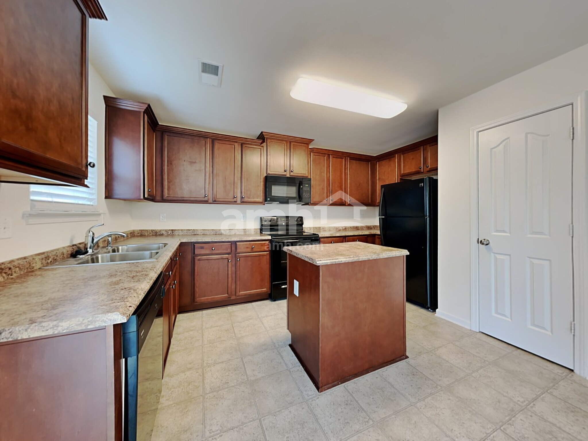 Building Photo - 1882 Woodstone Dr