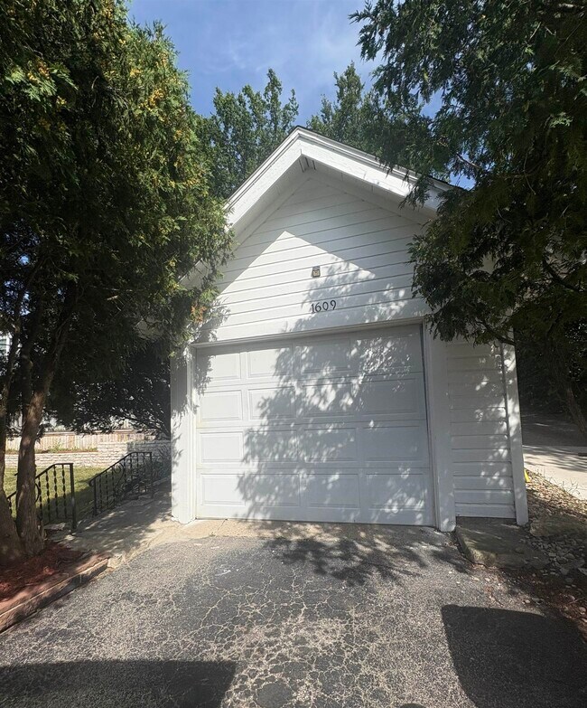 Building Photo - 1609 Ethel Ave