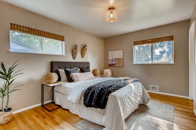 Building Photo - 6047 Independence St