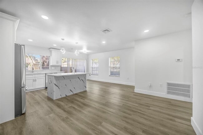 Building Photo - 11728 Raintree Dr