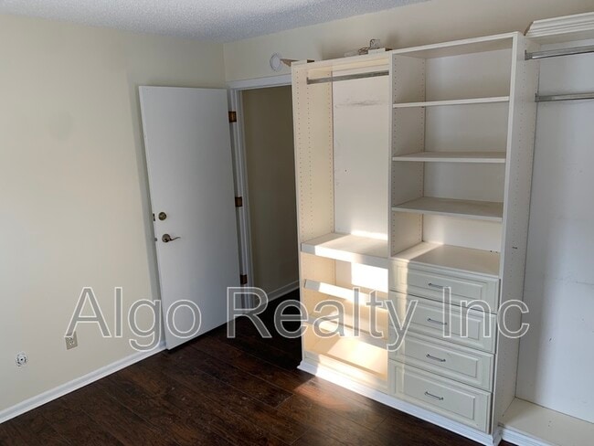 Building Photo - 2414 N Ilion Ave