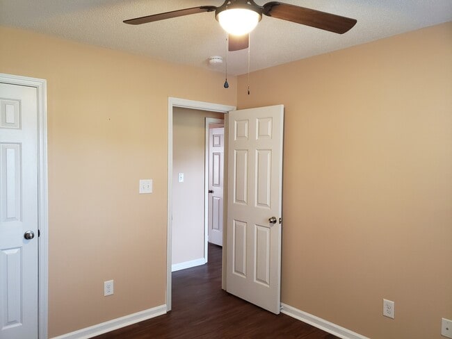 Building Photo - 3 bedroom/2 bath home Sneads Ferry