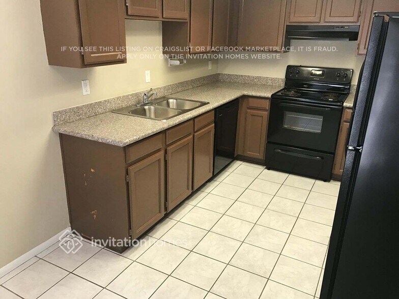 Building Photo - 9617 N 52nd Dr