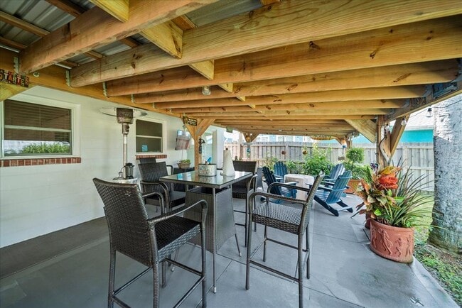 Building Photo - 2100 S Daytona Ave