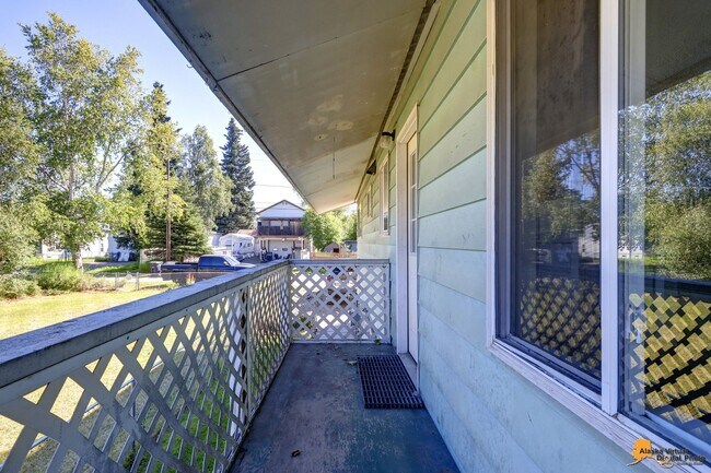 Building Photo - 1121 Latouche St