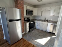 Building Photo - 1537 Oak Ave