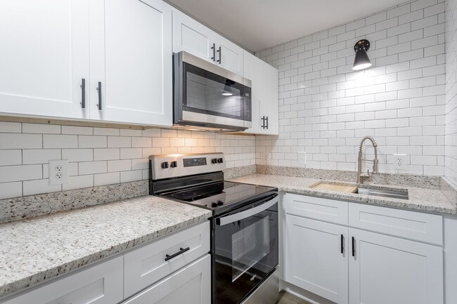 Building Photo - Renovated modern 1 bedroom, 1-bathroom apa...