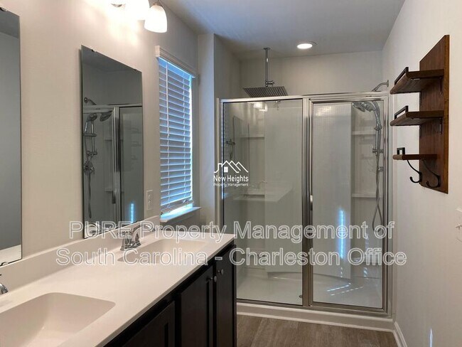 Building Photo - 2641 Alamanda Dr