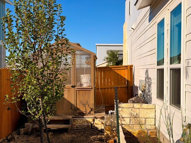 Building Photo - 11001 Charger Wy