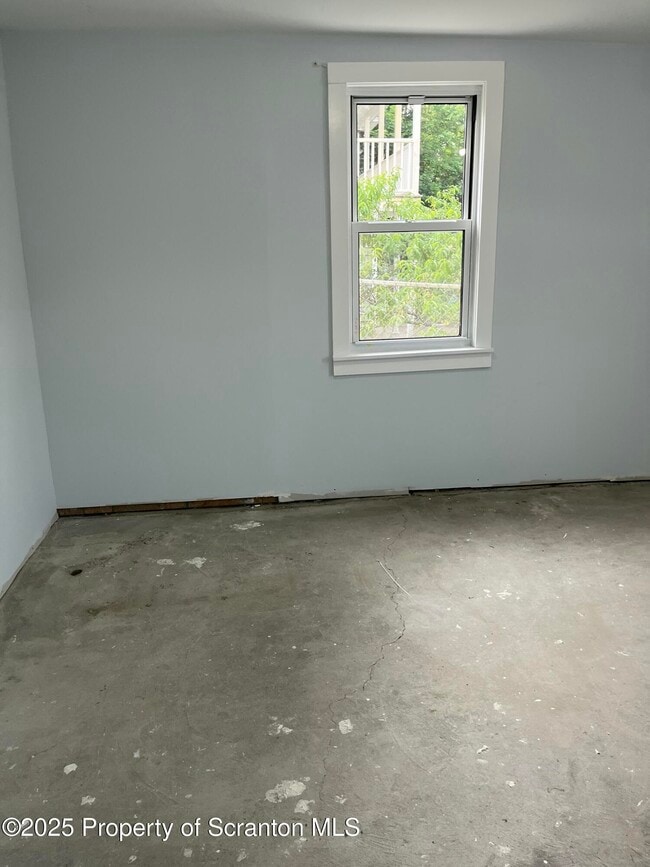 Building Photo - 808 1/2 Eynon St
