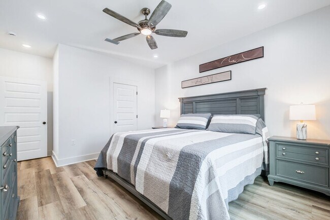 Building Photo - 238 Oleander Dr