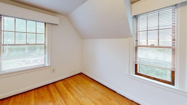 Building Photo - 801 E Ann St