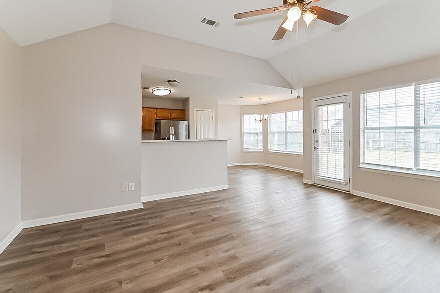Building Photo - 1483 S Goodlett Grove Cove