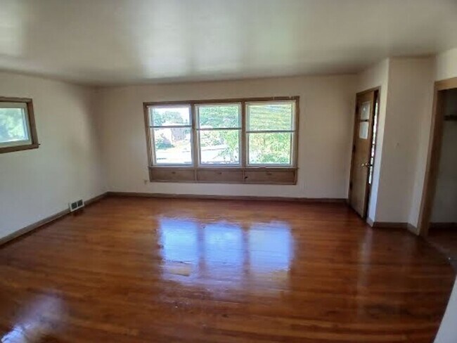Building Photo - 4421-23 N 76th St