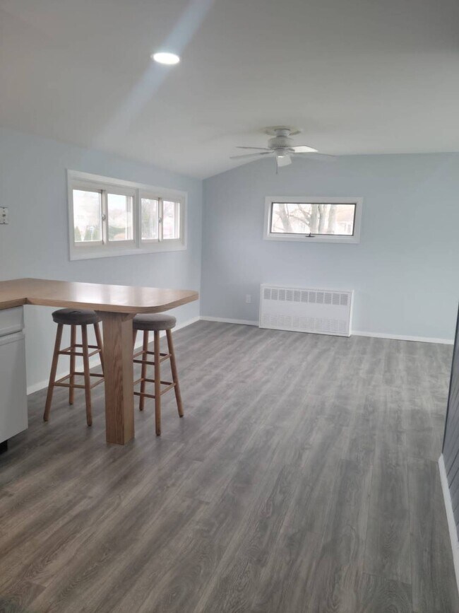 Building Photo - 8 Hardy Ln