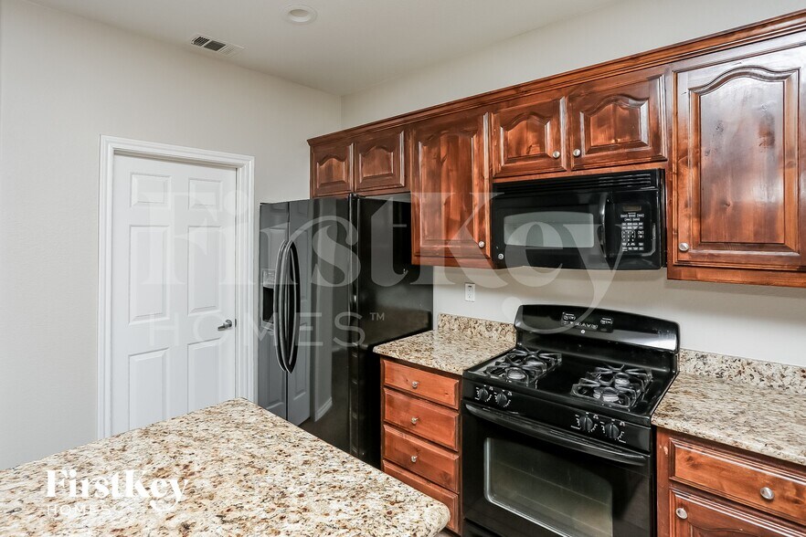 Building Photo - 6208 Charisma Ct