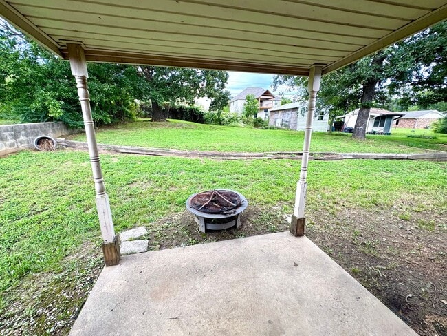 Building Photo - Newly Remodeled Brick Home 3/2 Two Car Garage