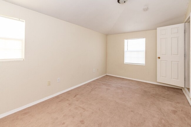 Building Photo - 2 bedroom home for lease!