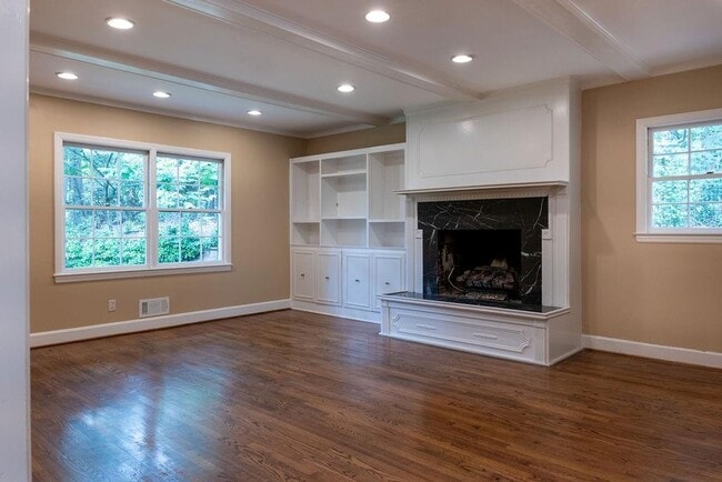 Building Photo - 2631 Northside Dr NW