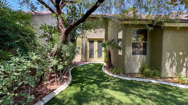 Building Photo - Discover your dream home in the heart of H...