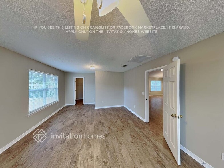 Building Photo - 15582 Moss Hollow Dr