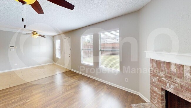 Building Photo - 1505 Stewart Dr