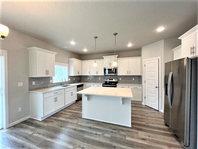 Building Photo - 4 Bedroom 2.5 Bath Home Carlton OR