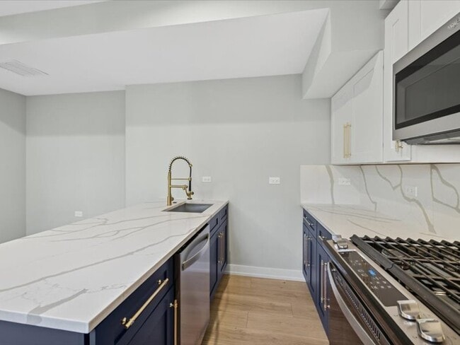 Building Photo - 2818 W Fletcher St