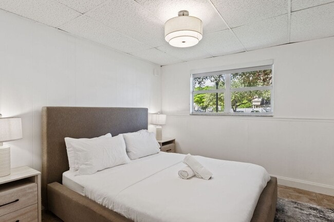 Building Photo - Charming 2-Bedroom Single-Family Home with...