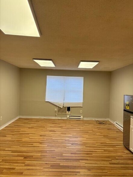 Building Photo - 801 Range Ln