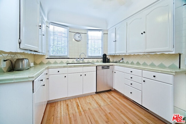 Building Photo - 1272 Ridgeley Dr