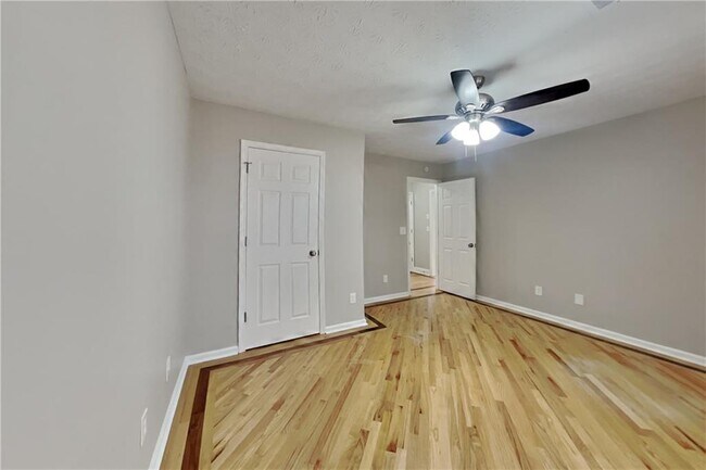 Building Photo - 3676 Victoria Dr