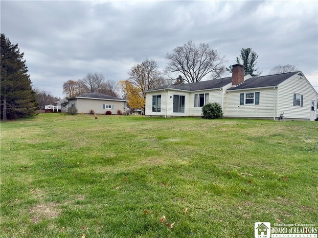 Building Photo - 32 Maple St