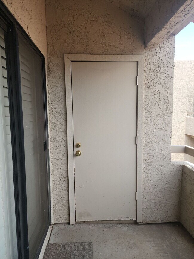 Building Photo - "Charming 2-Bed/1-bath in Phoenix with Cozy 704 Sq Ft Layout – Your Perfect Retreat in Phoenix!" ...