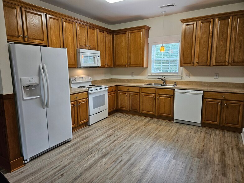 Primary Photo - 112 Minnow Dr