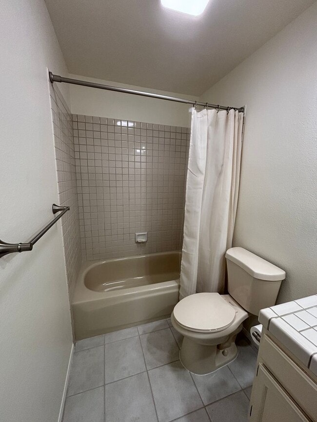 Building Photo - 2 Bedroom 2 Bathroom Condo Living in Great Community Located At West Village Of Singing Hills HOA.