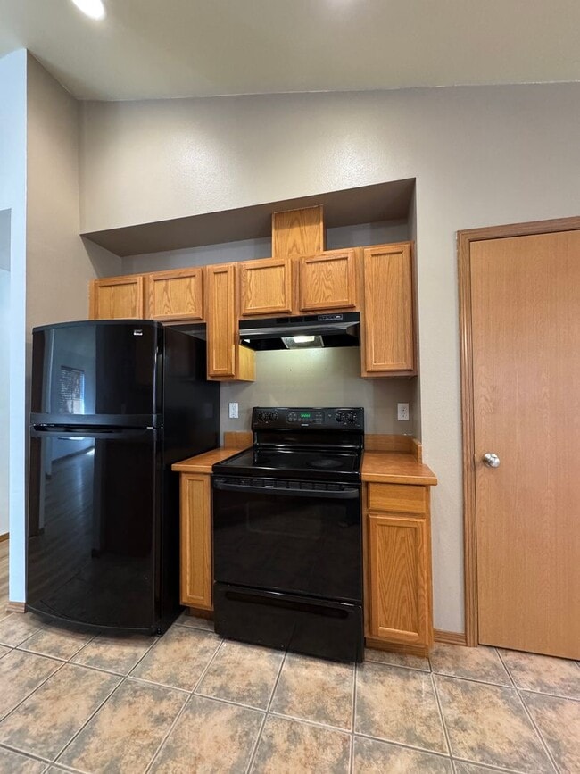 Building Photo - Modern 3BR/2BA Rental with Large Kitchen & Living Room