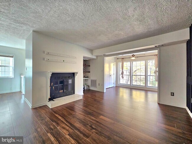 Building Photo - 7660 Willow Point Dr