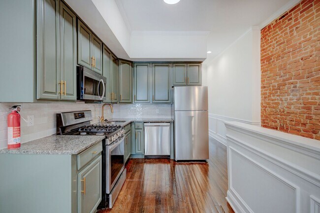 Building Photo - Newly Renovated 6 Bedrooms / 4 Bathrooms at Norris St