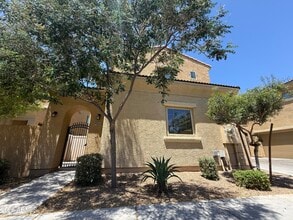 Building Photo - 1367 S Country Club Dr