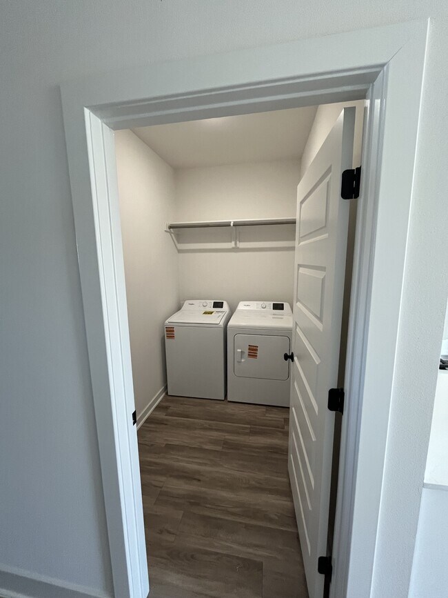 Building Photo - 513 W Gosling Isle