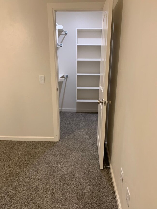 Building Photo - 3 bedroom, 2.5 bathroom, 2 car garage Gated Neighborhood