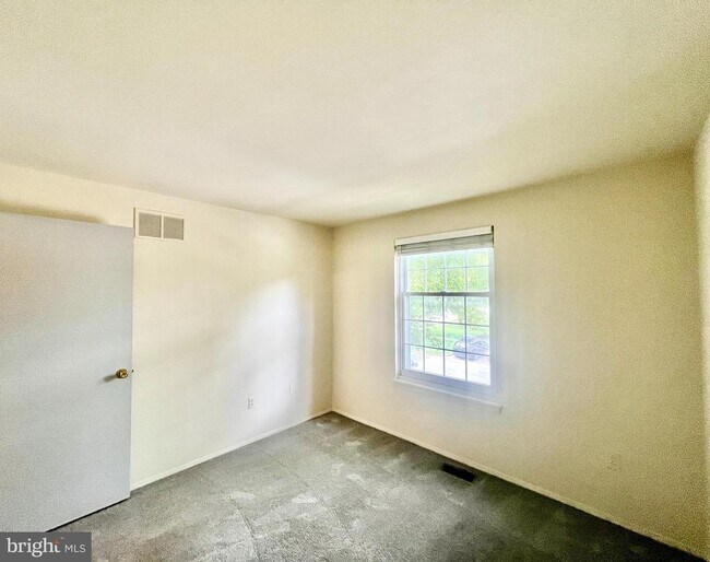 Building Photo - 1 Crotona Ct