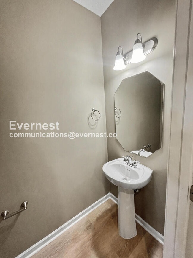 Building Photo - 1522 Sprucedale Dr