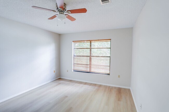 Building Photo - 2634 Shadybranch Dr